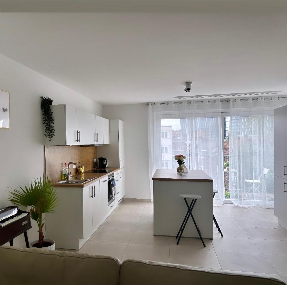 2 Bedrooms Luxury Apartment - Guillemins Льеж Экстерьер фото
